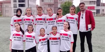 Tavşanlı Akıncılarspor Kadın Futbol Takımı, Hamburg Türk Karması'na karşı ilk maçını kazandı