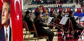 Malatya'dan gelen 2. Ordu Komutanlığı Bölge Bandosu Hakkari'de konser verdi