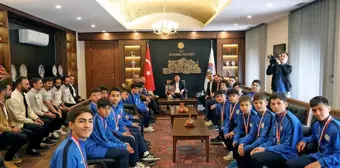 Kayseri Valisi Gökmen Çiçek, Türkiye Şampiyonu olan Talasgücü Belediyespor'u ağırladı