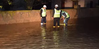 Konya'nın Kulu ilçesinde sağanak yağış hayatı olumsuz etkiledi