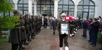 Edirne'de Asansör Kazasında Hayatını Kaybeden Emlakçı ve Emekli Astsubay Son Yolculuğuna Uğurlandı