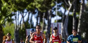 Salomon Çeşme Yarı Maratonu'nda İpek Öztosun ve Üzeyir Söylemez birinci oldu