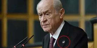 Devlet Bahçeli, grup toplantısına Karagümrük'ün rozetiyle çıktı