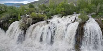 Van'da Muradiye Şelalesi'nin debisi rekor seviyeye ulaştı