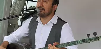 Yörük kültürüne ait türküler derleyen bağlama sanatçısı Mehmet Yiğit