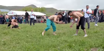 Kars'ta Geleneksel Karakucak Güreş Şenlikleri Düzenlendi