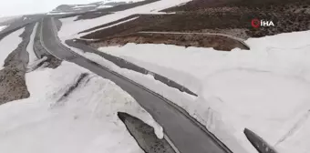 Nemrut Krater Gölü'nde 2 mevsim bir arada yaşanıyor