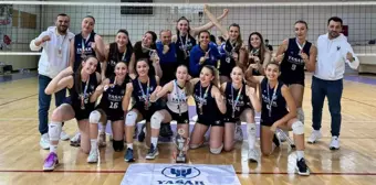 Yaşar Üniversitesi Kadın Voleybol Takımı Süper Lig Türkiye İkincisi Oldu