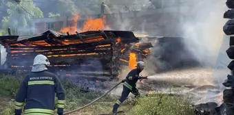 Bolu'da samanlık, ahır ve odunlukta çıkan yangın evlere sıçramadan söndürüldü