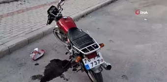 Karaman'da otomobil ile çarpışan motosiklet sürücüsü yola savruldu: 1 yaralı