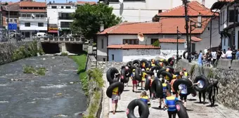 Prizren'de Kamyon ve Traktör Şambrelleri ile Rafting Heyecanı