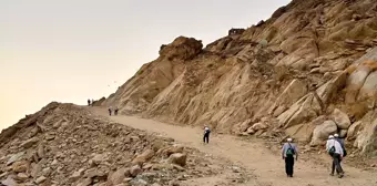 Hacı Adayları Sevr Mağarasını Ziyaret Ediyor