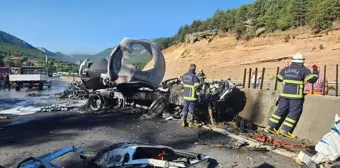 Adana'da akaryakıt tankerinin karpuz yüklü tıra çarpması sonucu çıkan yangın söndürüldü