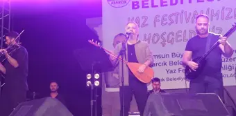 Samsun'da düzenlenen Yaz Festivali'nde Ali Kınık ve yöresel sanatçılar sahne aldı