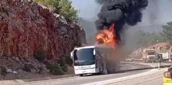 Mersin'de yolcu otobüsü alev aldı