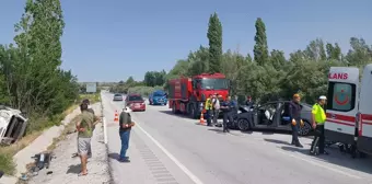 Sivas'ta Kamyonet ile Otomobil Çarpıştı: 1 Ölü, 5 Yaralı