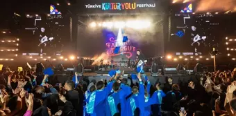 Fatma Turgut Van Kültür Yolu Festivali'nde Sahne Aldı