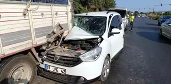 Manavgat'ta Portakal Yüklü Kamyonla Kaza: 1 Yaralı