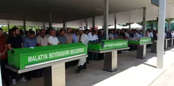 Malatya'da silahlı saldırı sonucu öldürülen aile defin edildi