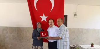 Mersin Valisi Ali Hamza Pehlivan, şehit ailesini ziyaret etti