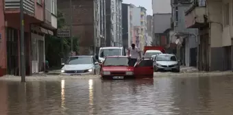 Fatsa'da Şiddetli Yağış Ev ve İş Yerlerini Su Bastı