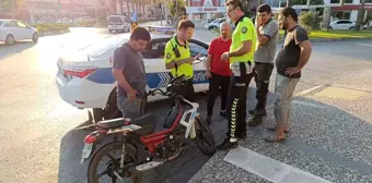 Antalya'da motosiklet ile otomobil çarpışması sonucu yaralanan sürücü ambulansa binmedi