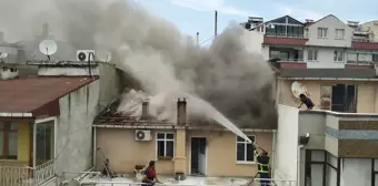 Sinop'un Gerze ilçesinde çatı katında çıkan yangın hasara neden oldu