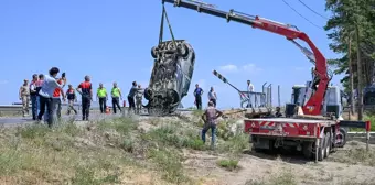 Van'ın Edremit ilçesinde kanala devrilen araçta 2 kişi hayatını kaybetti