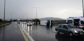 Adana'da tarım işçilerini taşıyan midibüs devrildi, 12 kişi yaralandı