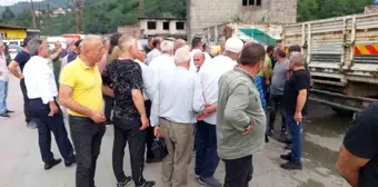 Rize'de Çay Üreticileri, Taban Fiyatın Altında Çay Alan Fabrikaları Protesto Etti