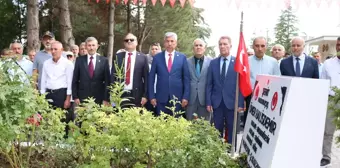 TEMAD Genel Başkanı Hamza Dürgen ve beraberindekiler Şehit Ömer Halisdemir'in kabrini ziyaret etti