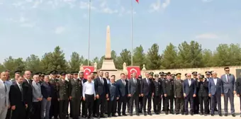 Mardin'de 15 Temmuz Demokrasi ve Milli Birlik Günü etkinlikleri kapsamında Selen Kışlası'ndaki şehitlik ziyaret edildi