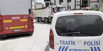 Kur'an kursundan çıkan çocuğa kamyonun altında kaldı