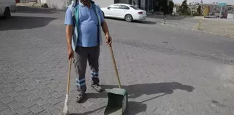 Şanlıurfa'da Temizlik İşçisi Mahzuni Şerif Koleksiyonuyla Stres Atıyor