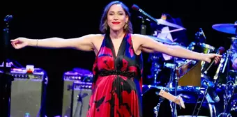 Pink Martini Harbiye'de konser verdi