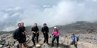 Ağrı Dağı'nda kaybolan akademisyen hayatta kalanlarla yaşadıklarını anlattı