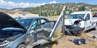 Amasya'da otomobil ile hafif ticari araç çarpıştığı kazada 6 kişi yaralandı