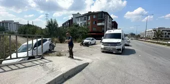 Düzce'de cenaze nakil aracı park halindeki otomobile çarptı