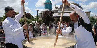 Konya'da Mevlana'nın dergahında aşure dağıtıldı