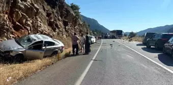 Antalya'da dört aracın karıştığı trafik kazasında 4 kişi yaralandı