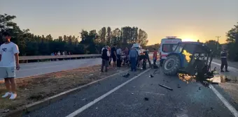 Afyonkarahisar'da hafif ticari araç ile traktör çarpışması: 3 yaralı