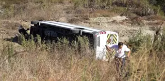 Kuzey Marmara Otoyolu'nda servis minibüsü kaza yaptı, 9 kişi yaralandı