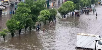 Pakistan'da yoğun yağışlar sonucu can kaybı