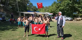 Amasya'da düzenlenen Akdağ Yayla Şenlikleri'nde Karakucak Güreşleri yapıldı