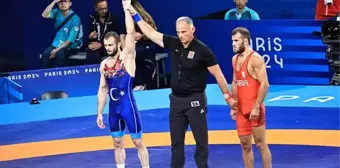 Milli güreşçi Enes Başar, eşi benzeri görülmemiş bir geri dönüşle Paris Olimpiyatları'nda son 16 turuna yükseldi