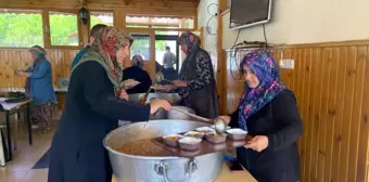 Gölpazarı Öğretmenevi'nden vatandaşlara aşure ikramı