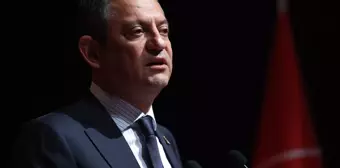 CHP Genel Başkanı Özgür Özel, milli boksör Esra Yıldız Kahraman'ı tebrik etti