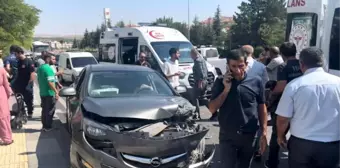 Polatlı'da Cenazeye Giden Otomobille Hafif Ticari Araç Çarpıştı: 5 Yaralı