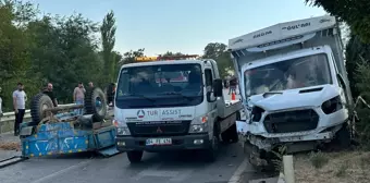 Uşak'ta traktör ile kamyonet çarpışması: 1 kişi hayatını kaybetti