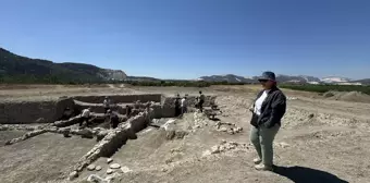 Hacılar Büyük Höyük Kazısı Onursal Başkanı Prof. Dr. Refik Duru'nun Ardından Devam Ediyor